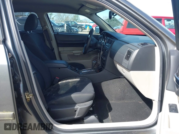2005 Dodge Magnum SE with VIN 2D4FV48VX5H117187, listed as a IAAI auction lot 41569678 with 138,600 mi miles and . Bid and sale history available at carsss.com. Image 5.