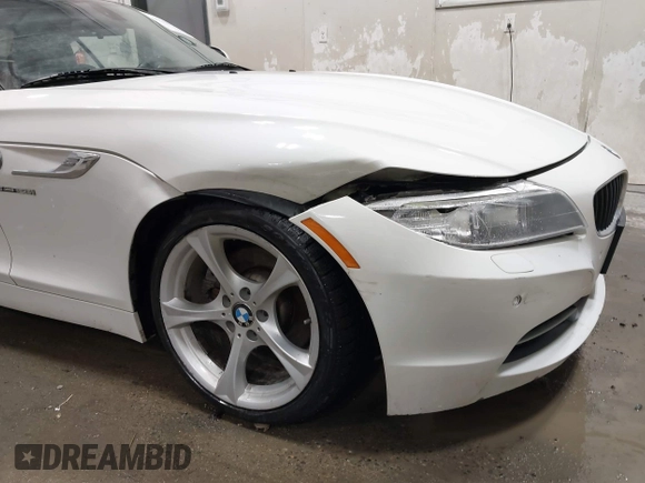 2015 BMW Z4 sDrive28i with VIN WBALL5C51FJ997681, listed as a IAAI auction lot 41323332 with 47,991 mi miles. Bid and sale history available at carsss.com. Image 6.