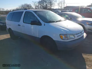 1998 Toyota Sienna LE with VIN 4T3ZF13C7WU002124, listed as a IAAI auction lot 41741423 with 332,283 mi miles. Bid and sale history available at carsss.com. Image 1.