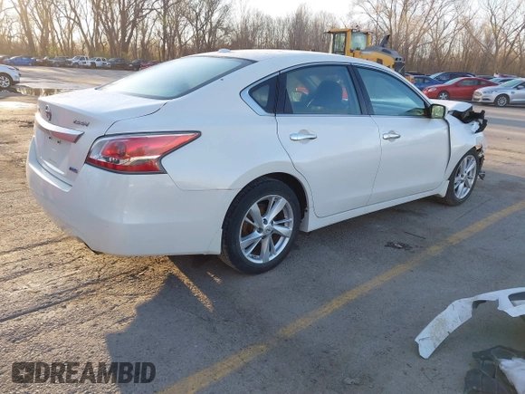 2014 Nissan Altima 2.5 S with VIN 1N4AL3AP4EC202621, listed as a IAAI auction lot 41850273 with 117,567 mi miles. Bid and sale history available at carsss.com. Image 4.