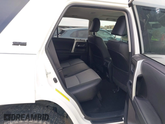 2023 Toyota 4Runner SR5 Premium z VIN JTEFU5JR4P5280720, wystawiony jako IAAI lot #42485671 z przebiegiem 38 785 mil mil oraz . Historia ofert i sprzedaży dostępna na DreamBid. Obrazek 8.