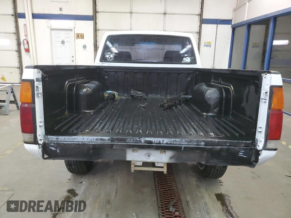 1986 Nissan Hardbody E с VIN JN6ND11S8GW026883, выставлен на аукционе Copart как лот 84040874 с пробегом 193 104 миль миль и Списание • Salvage title. История ставок и продаж доступна на DreamBid. Изображение 6.