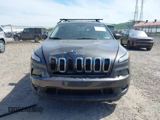 2018 Jeep Cherokee Latitude Plus z VIN 1C4PJMLX5JD603290, wystawiony jako IAAI lot #42237865 z przebiegiem 89 516 mil mil oraz . Historia ofert i sprzedaży dostępna na DreamBid. Obrazek 13.
