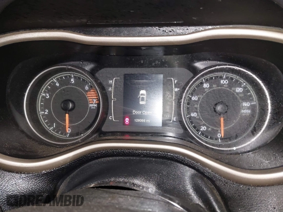 2016 Jeep Cherokee Altitude z VIN 1C4PJLCB0GW338970, wystawiony jako IAAI lot #41559196 z przebiegiem 129 366 mil mil oraz . Historia ofert i sprzedaży dostępna na DreamBid. Obrazek 7.