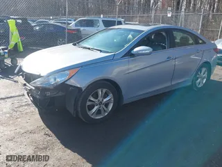 2013 Hyundai Sonata SE with VIN 5NPEC4AC3DH639723, listed as a IAAI auction lot 41512518 with 111,731 mi miles. Bid and sale history available at carsss.com. Image 2.