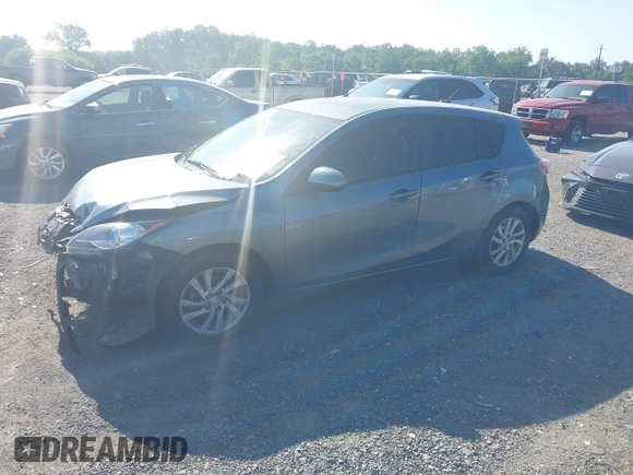 2012 Mazda 3 i Grand Touring z VIN JM1BL1M86C1635552, wystawiony jako IAAI lot #42589476 z przebiegiem 73 731 mil mil oraz . Historia ofert i sprzedaży dostępna na DreamBid. Obrazek 2.