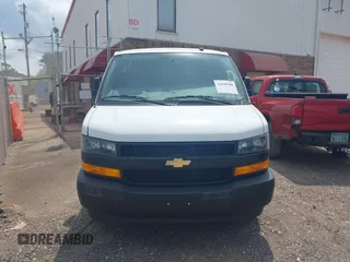 2023 Chevrolet Express Cargo z VIN 1GCWGAFP8P1259579, wystawiony jako IAAI lot #42040508 z przebiegiem 25 681 mil mil oraz . Historia ofert i sprzedaży dostępna na DreamBid. Obrazek 12.