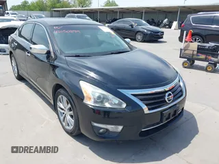 2015 Nissan Altima 2.5 z VIN 1N4AL3AP7FN884738, wystawiony jako IAAI lot #42050899 z przebiegiem 106 111 mil mil oraz . Historia ofert i sprzedaży dostępna na DreamBid. Obrazek 1.