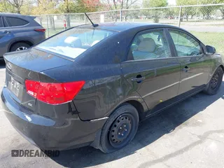 2012 Kia Forte EX z VIN KNAFU4A27C5506225, wystawiony jako IAAI lot #42107589 z przebiegiem 166 009 mil mil oraz . Historia ofert i sprzedaży dostępna na DreamBid. Obrazek 4.