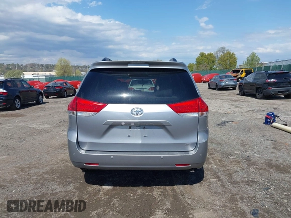 2013 Toyota Sienna XLE AAS with VIN 5TDYK3DC5DS375095, listed as a IAAI auction lot 42042334 with 130,633 mi miles. Bid and sale history available at carsss.com. Image 16.