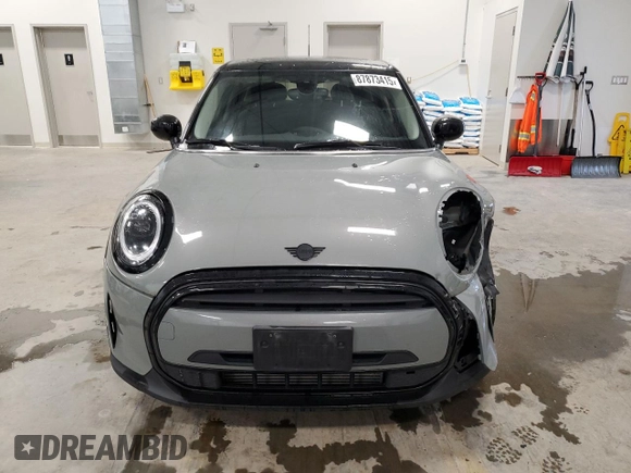 2023 MINI Hardtop 4 Door Cooper Classic z VIN WMW33DK0XP2S54786, wystawiony jako Copart lot #87873415 z przebiegiem 50 956 mil mil oraz Szkoda całkowita • Salvage title. Historia ofert i sprzedaży dostępna na DreamBid. Obrazek 5.
