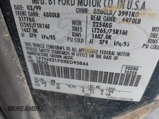 1999 Ford F-250 XL z VIN 1FTNX21F0XED95844, wystawiony jako IAAI lot #42496636 z przebiegiem 286 693 mil mil oraz . Historia ofert i sprzedaży dostępna na DreamBid. Obrazek 9.