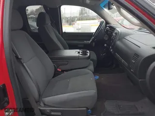 2008 Chevrolet Silverado 1500 LT w/1LT with VIN 1GCEC19018Z330212, listed as a IAAI auction lot 41559488 with 296,792 mi miles. Bid and sale history available at carsss.com. Image 5.