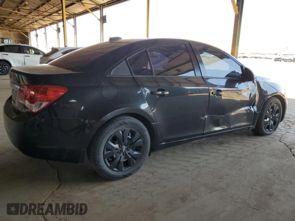 2015 Chevrolet Cruze LS z VIN 1G1PA5SG2F7119146, wystawiony jako Copart lot #55622605 z przebiegiem 133 688 mil mil oraz Szkoda całkowita • Salvage title. Historia ofert i sprzedaży dostępna na DreamBid. Obrazek 3.