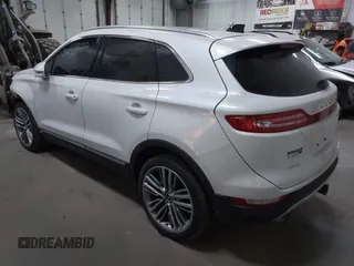 2016 Lincoln MKC Reserve z VIN 5LMTJ3DH6GUJ11160, wystawiony jako IAAI lot #41802010 z przebiegiem 96 861 mil mil oraz . Historia ofert i sprzedaży dostępna na DreamBid. Obrazek 3.