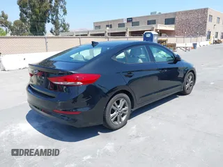 2017 Hyundai Elantra Limited z VIN 5NPD84LF8HH177251, wystawiony jako IAAI lot #42444208 z przebiegiem 145 632 mil mil oraz . Historia ofert i sprzedaży dostępna na DreamBid. Obrazek 4.
