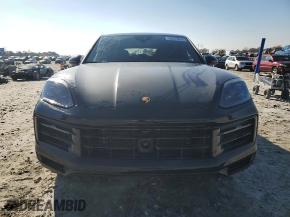 2024 Porsche Cayenne z VIN WP1BA2AY5RDA55876, wystawiony jako Copart lot #82519034 z przebiegiem 354 mil mil oraz Szkoda całkowita • Salvage title. Historia ofert i sprzedaży dostępna na DreamBid. Obrazek 5.