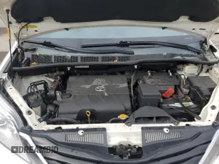 2015 Toyota Sienna LE AAS z VIN 5TDKK3DCXFS590626, wystawiony jako Copart lot #63081115 z przebiegiem 144 933 mil mil oraz Szkoda całkowita • Salvage title. Historia ofert i sprzedaży dostępna na DreamBid. Obrazek 12.