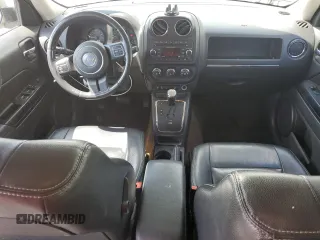 2015 Jeep Patriot High Altitude z VIN 1C4NJPFA6FD107339, wystawiony jako Copart lot #57301635 z przebiegiem 191 004 mil mil oraz Szkoda całkowita • Salvage title. Historia ofert i sprzedaży dostępna na DreamBid. Obrazek 8.