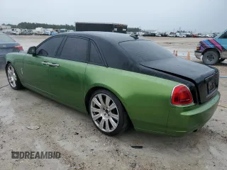 2015 Rolls-Royce Ghost z VIN SCA664S50FUX53383, wystawiony jako Copart lot #63400784 z przebiegiem Nie podano mil oraz Szkody całkowita. Historia ofert i sprzedaży dostępna na DreamBid. Obrazek 2.