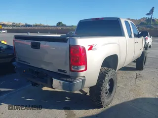 2009 GMC Sierra 1500 SLE z VIN 1GTEK29019Z262746, wystawiony jako IAAI lot #42262860 z przebiegiem 224 892 mil mil oraz . Historia ofert i sprzedaży dostępna na DreamBid. Obrazek 4.