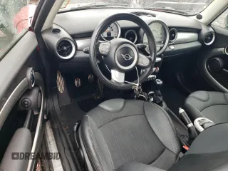 2008 MINI Hardtop S z VIN WMWMF73568TT92876, wystawiony jako Copart lot #59484895 z przebiegiem 86 490 mil mil oraz Czysty tytuł • Clean title. Historia ofert i sprzedaży dostępna na DreamBid. Obrazek 8.