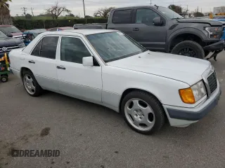 1992 Mercedes-Benz 400 with VIN WDBEA34E9NB732177, listed as a Copart auction lot 46317205 with 254,133 mi miles and Clean Title. Bid and sale history available at carsss.com. Image 4.