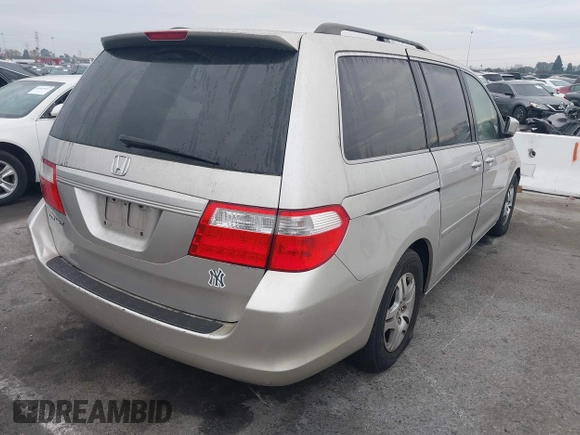 2007 Honda Odyssey EX-L with VIN 5FNRL38647B413026, listed as a IAAI auction lot 41824641 with 221,480 mi miles. Bid and sale history available at carsss.com. Image 4.