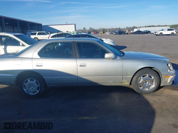 2000 Lexus LS 400 with VIN JT8BH28F9Y0181339, listed as a IAAI auction lot 41589304 with 252,625 mi miles. Bid and sale history available at carsss.com. Image 13.