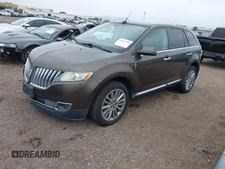 2011 Lincoln MKX z VIN 2LMDJ8JK2BBJ23510, wystawiony jako IAAI lot #42425759 z przebiegiem 138 844 mil mil oraz . Historia ofert i sprzedaży dostępna na DreamBid. Obrazek 2.