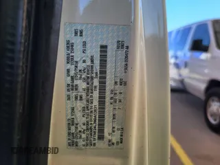 2009 Ford Econoline Cargo z VIN 1FTNE24L39DA13631, wystawiony jako IAAI lot #42563186 z przebiegiem 140 603 mil mil oraz . Historia ofert i sprzedaży dostępna na DreamBid. Obrazek 4.