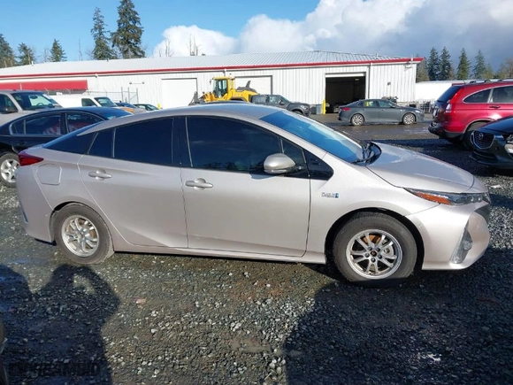 2017 Toyota Prius Prime Plus with VIN JTDKARFP6H3021685, listed as a IAAI auction lot 41710515 with NaN miles. Bid and sale history available at carsss.com. Image 13.