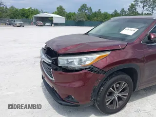 2016 Toyota Highlander XLE z VIN 5TDKKRFH2GS167956, wystawiony jako IAAI lot #42170195 z przebiegiem 142 181 mil mil oraz . Historia ofert i sprzedaży dostępna na DreamBid. Obrazek 6.