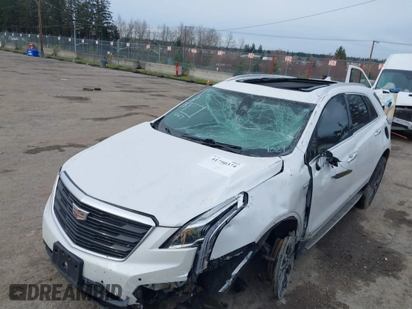 2019 Cadillac XT5 Luxury AWD z VIN 1GYKNDRS2KZ301027, wystawiony jako IAAI lot #41750374 z przebiegiem 44 328 mil mil oraz . Historia ofert i sprzedaży dostępna na DreamBid. Obrazek 6.