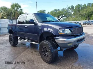 2001 Ford F-150 XLT z VIN 1FTRW08LX1KB76810, wystawiony jako IAAI lot #42631911 z przebiegiem 292 980 mil mil oraz . Historia ofert i sprzedaży dostępna na DreamBid. Obrazek 1.