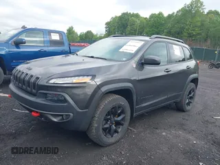 2017 Jeep Cherokee Trailhawk with VIN 1C4PJMBS6HW577058, listed as a IAAI auction lot 42220033 with 111,623 mi miles and . Bid and sale history available at DreamBid. Image 17.