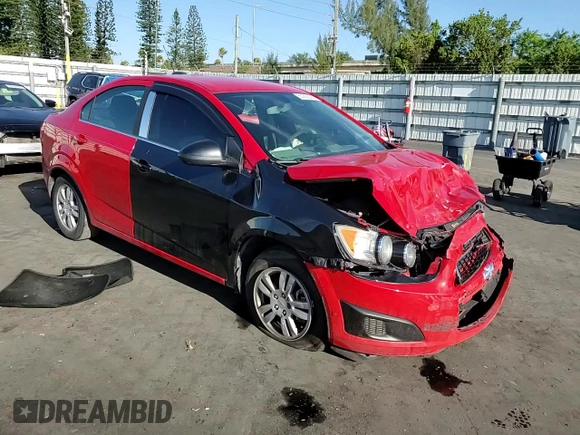 2015 Chevrolet Sonic LT z VIN 1G1JC5SH3F4176465, wystawiony jako Copart lot #50882295 z przebiegiem 76 029 mil mil oraz Szkody całkowita. Historia ofert i sprzedaży dostępna na DreamBid. Obrazek 11.
