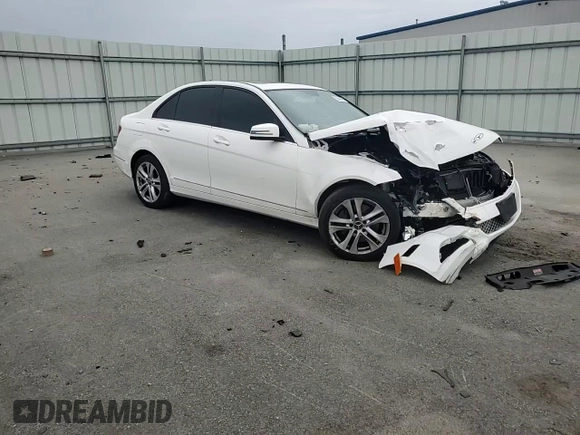 2013 Mercedes-Benz C 300 Sport z VIN WDDGF8ABXDA882988, wystawiony jako Copart lot #62464785 z przebiegiem 142 756 mil mil oraz Czysty tytuł • Clean title. Historia ofert i sprzedaży dostępna na DreamBid. Obrazek 13.