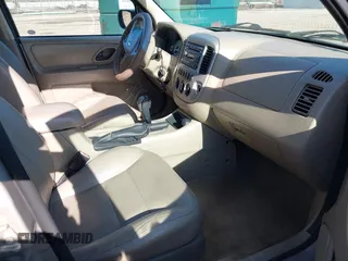 2007 Ford Escape Limited with VIN 1FMYU94197KA10762, listed as a IAAI auction lot 41971250 with 157,413 mi miles. Bid and sale history available at carsss.com. Image 5.