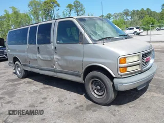 2001 Chevrolet Express with VIN 1GAHG39R711229376, listed as a IAAI auction lot 41948861 with 124,925 mi miles. Bid and sale history available at carsss.com. Image 1.