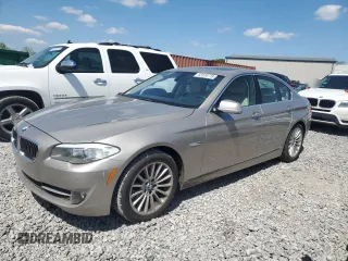 2011 BMW 5 Series 535i z VIN WBAFR7C54BC802517, wystawiony jako Copart lot #52326715 z przebiegiem 202 012 mil mil oraz Szkody całkowita. Historia ofert i sprzedaży dostępna na DreamBid. Obrazek 1.