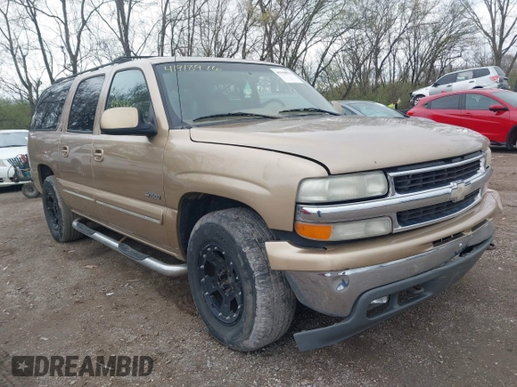 2000 Chevrolet Suburban LT with VIN 3GNFK16T6YG170955, listed as a IAAI auction lot 41918976 with 332,207 mi miles. Bid and sale history available at carsss.com. Image 12.