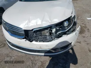 2017 Lincoln MKX Select z VIN 2LMPJ6KR0HBL15191, wystawiony jako IAAI lot #42161196 z przebiegiem 75 292 mil mil oraz . Historia ofert i sprzedaży dostępna na DreamBid. Obrazek 6.