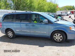 2012 Chrysler Town & Country Touring z VIN 2C4RC1BG1CR188505, wystawiony jako IAAI lot #42224196 z przebiegiem 200 852 mil mil oraz . Historia ofert i sprzedaży dostępna na DreamBid. Obrazek 13.