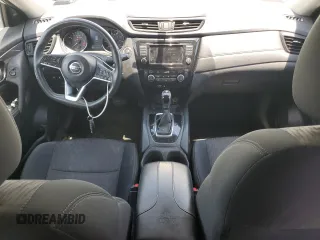 2018 Nissan Rogue SV z VIN 5N1AT2MVXJC725095, wystawiony jako Copart lot #55601775 z przebiegiem 108 581 mil mil oraz Szkoda całkowita • Salvage title. Historia ofert i sprzedaży dostępna na DreamBid. Obrazek 8.