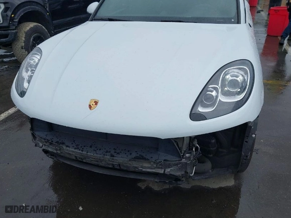 2018 Porsche Macan with VIN WP1AA2A57JLB00974, listed as a IAAI auction lot 41787420 with 72,827 mi miles. Bid and sale history available at carsss.com. Image 6.