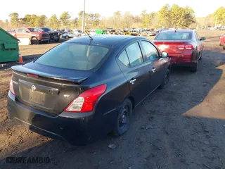 2019 Nissan Versa Sedan SV with VIN 3N1CN7AP7KL820572, listed as a IAAI auction lot 41643968 with 130,986 mi miles. Bid and sale history available at carsss.com. Image 4.