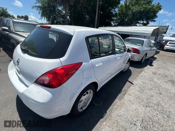 2007 Nissan Versa 1.8 S with VIN 3N1BC13E17L377109, listed as a Copart auction lot 54001065 with 172,236 mi miles and Clean Title. Bid and sale history available at carsss.com. Image 4.