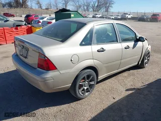 2007 Ford Focus S with VIN 1FAFP34N47W298854, listed as a IAAI auction lot 41814627 with 126,781 mi miles. Bid and sale history available at carsss.com. Image 4.