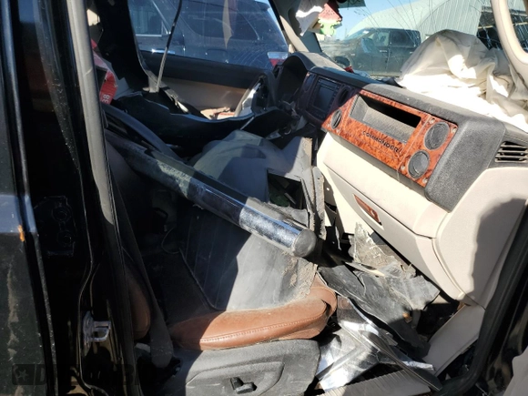 2006 Jeep Commander Limited z VIN 1J8HG58N16C365752, wystawiony jako Copart lot #78841194 z przebiegiem Nie podano mil oraz Szkoda całkowita • Salvage title. Historia ofert i sprzedaży dostępna na DreamBid. Obrazek 7.